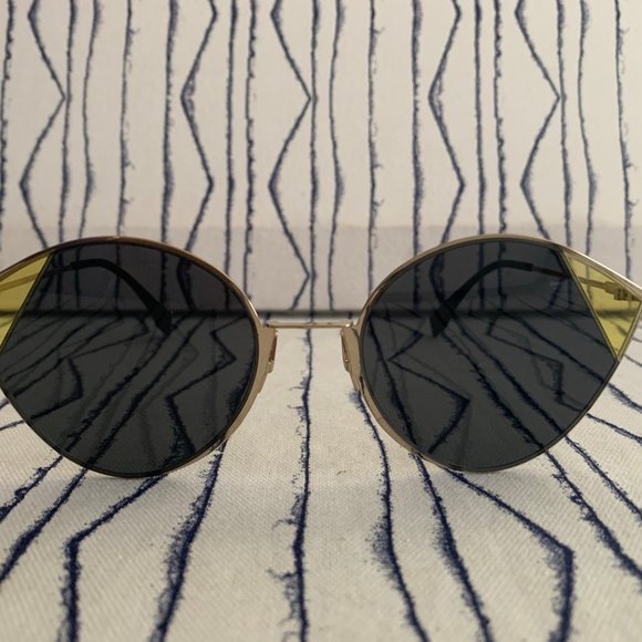 NIB- FENDI Retired Design Sunglasses 🕶️ - Picture 3 of 14